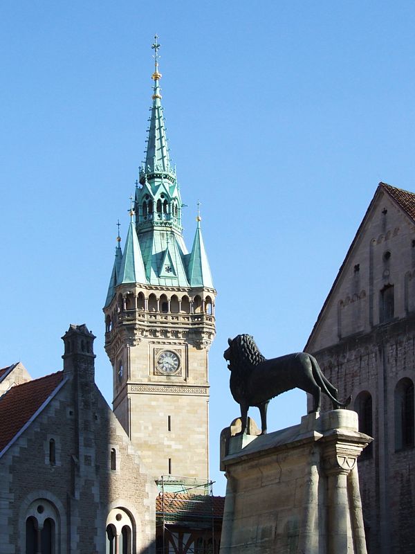 Turm des Neustadtrathauses und Burgl�we