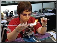 Glasbl&auml;serin bei der Arbeit