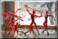 Gl&auml;serne Teufel in rot