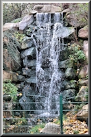 Wasserfall auf dem Au�engel&auml;nde der Glasmanufaktur