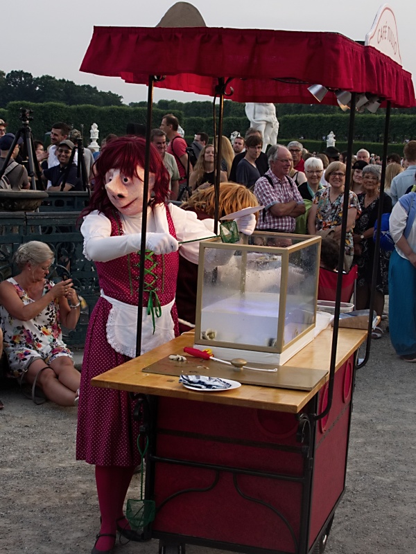 Vorprogramm beim Feuerwerkswettbeweb in den Herrenh&auml;user G&auml;rten in Hannover